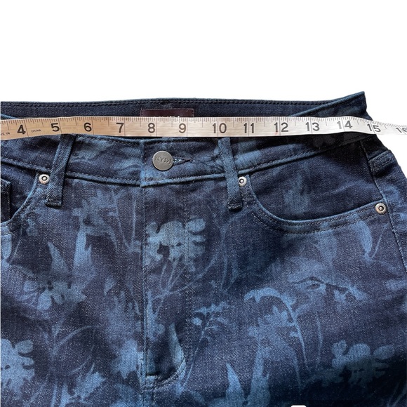 NYDJ LEAF PRINT SLIM BOOTCUT. SIZE 6. - Picture 5 of 11